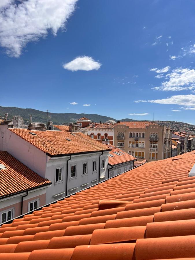 Апартаменты Mansarda Mazzini Триест Экстерьер фото