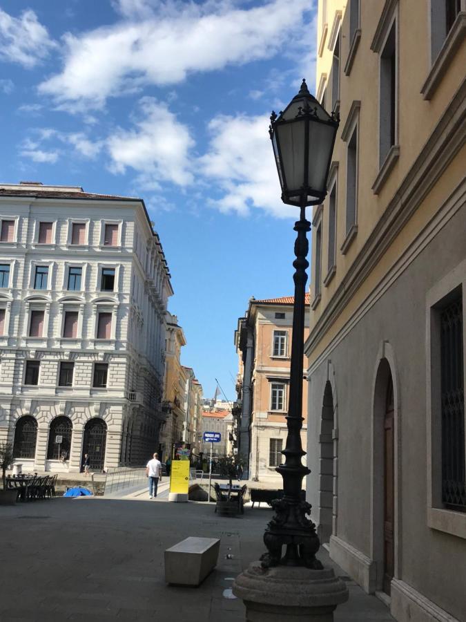 Апартаменты Mansarda Mazzini Триест Экстерьер фото